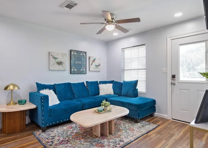 Acadiana 3br Freetown W/parking For 6