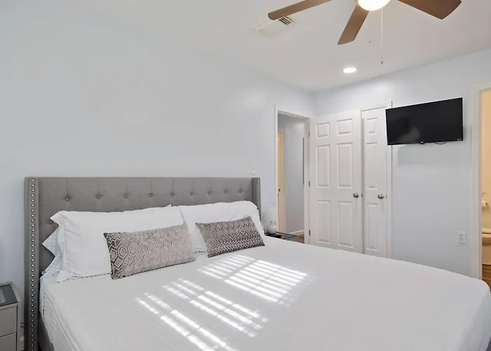 Acadiana 3br Freetown W/parking For 6 Holiday home